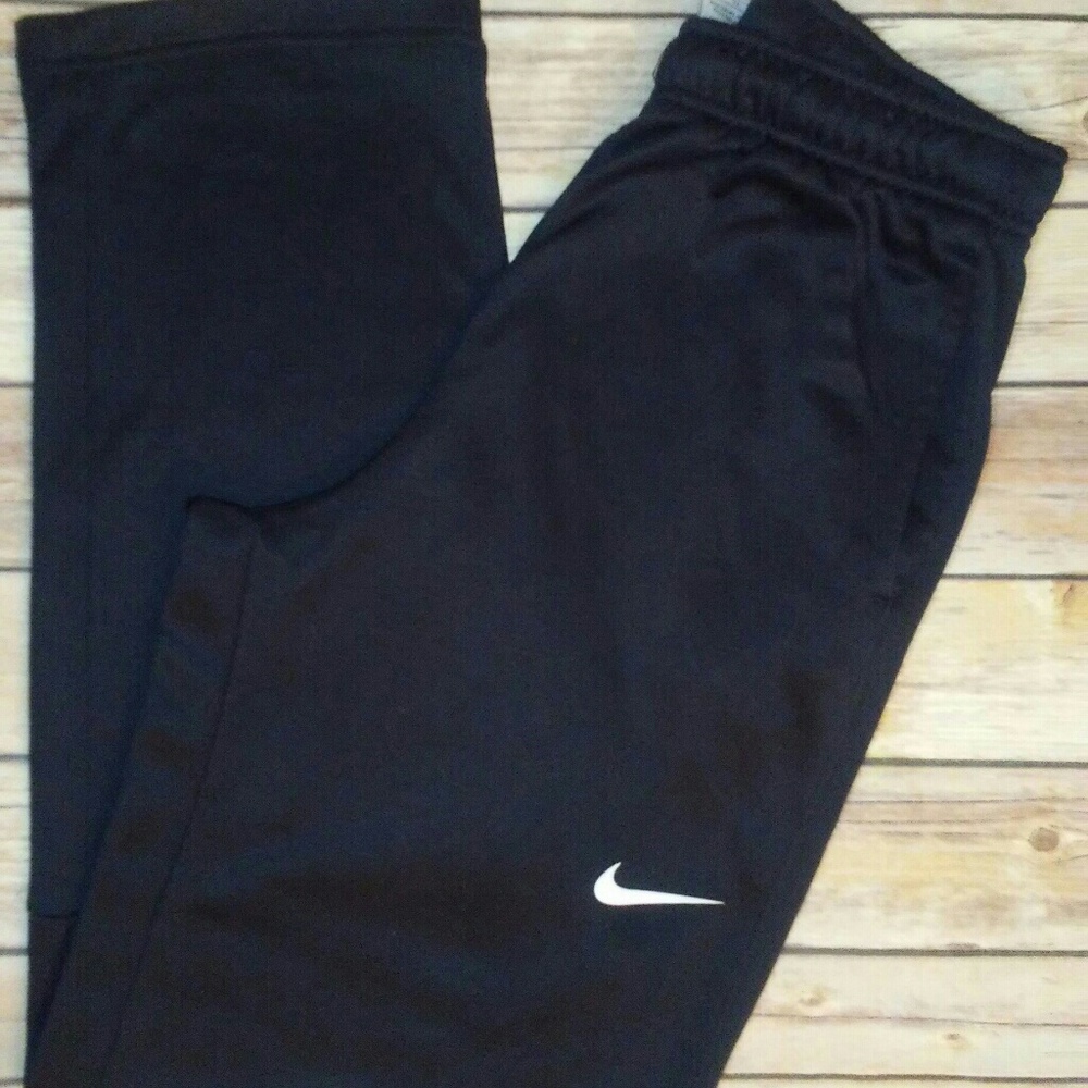 Boy's Nike therma fit